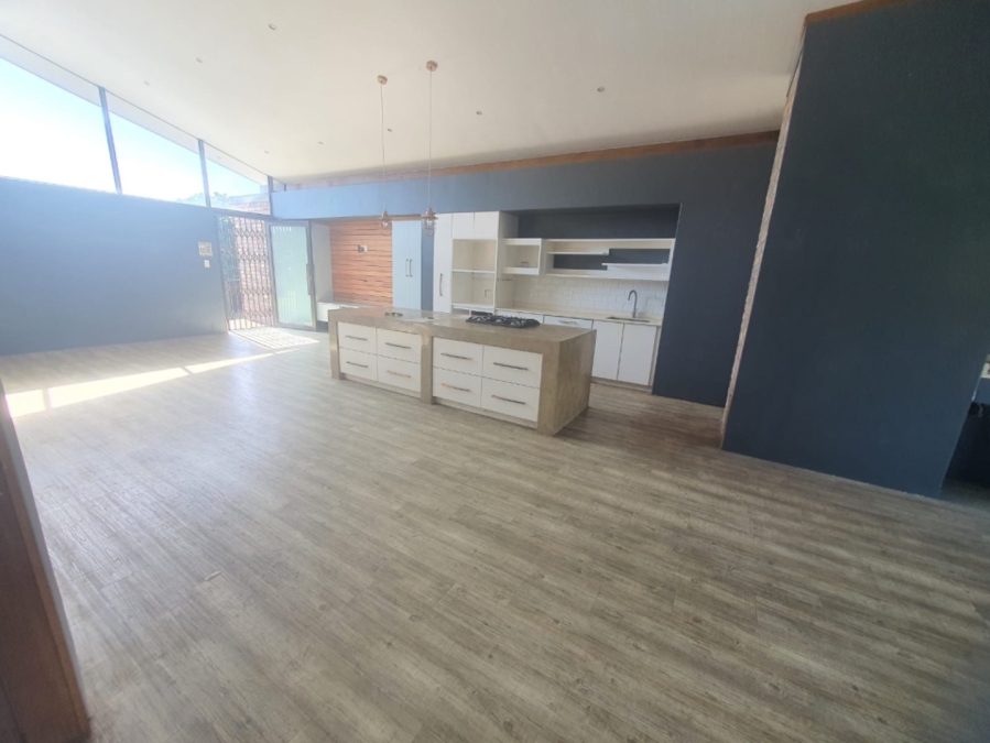 To Let 3 Bedroom Property for Rent in Cove Rock Eastern Cape